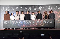 「砕け散るところを見せてあげる」完成報告舞台挨拶の様子。左からSABU、原田知世、北村匠海、松井愛莉、中川大志、石井杏奈、井之脇海、矢田亜希子、堤真一。