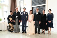 左から宮崎美子演じる緒原薫、酒向芳演じる緒原正、永山瑛太演じる緒原紘一、北川景子演じる水口咲、佐野史郎演じる水口武史、三石琴乃演じる水口美土里、平岩紙演じる鹿浜楓。