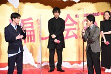 左から宮沢氷魚、斎藤工、大泉洋、木村佳乃。