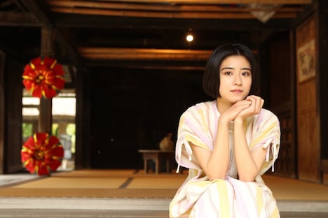 「ちむどんどん」黒島結菜オフショット