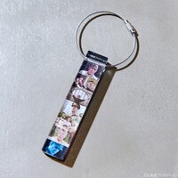 「戦場のメリークリスマス ルームキー型アクリルキーホルダー」（税込880円）