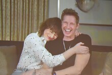 本日3月4日に誕生日を迎えた夫のポール・W・S・アンダーソン（右）を祝福するミラ・ジョヴォヴィッチ（左）。