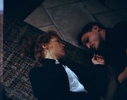 「水を抱く女」