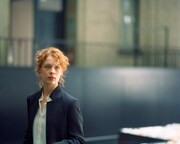 「水を抱く女」