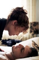 「水を抱く女」