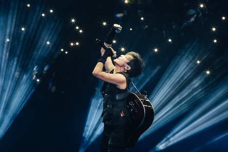 「デニス・ホー ビカミング・ザ・ソング」