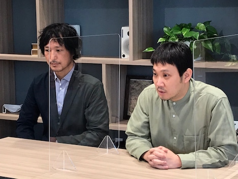 左から高田聡、濱口竜介。