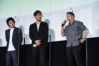 「太陽は動かない」公開記念舞台挨拶の様子。