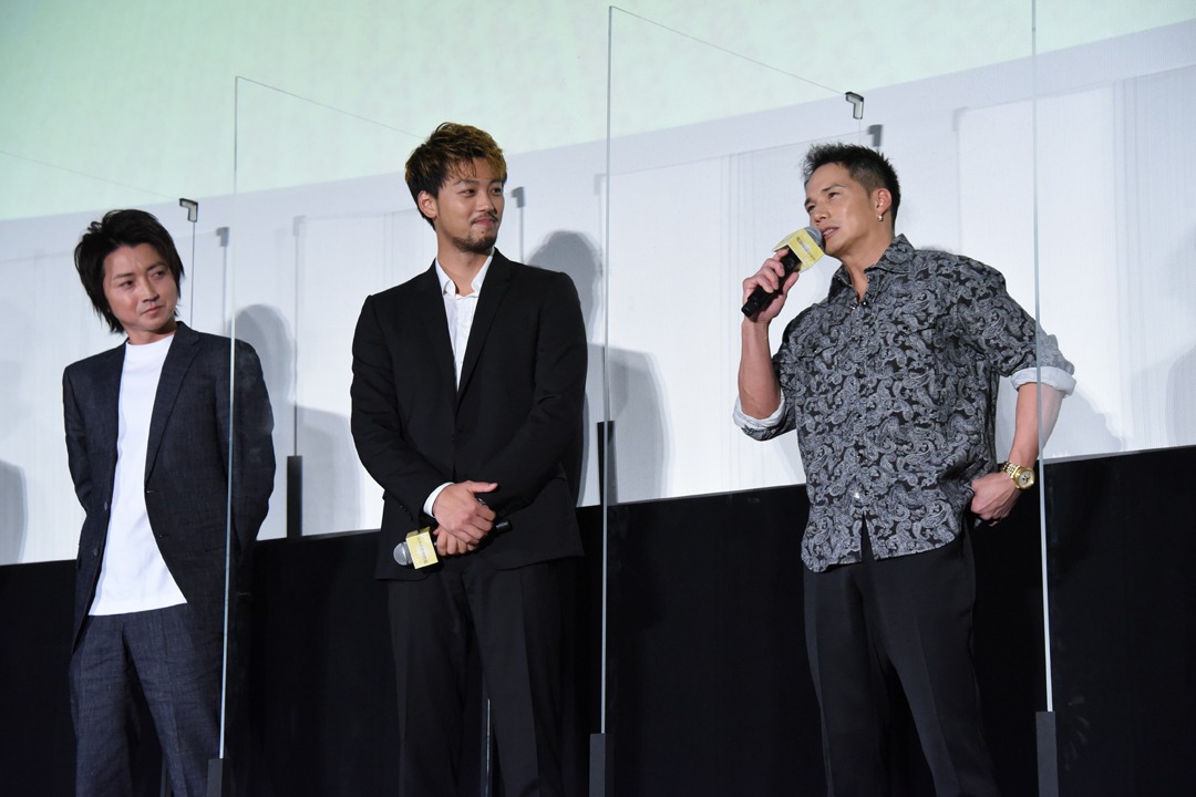 「太陽は動かない」公開記念舞台挨拶の様子。