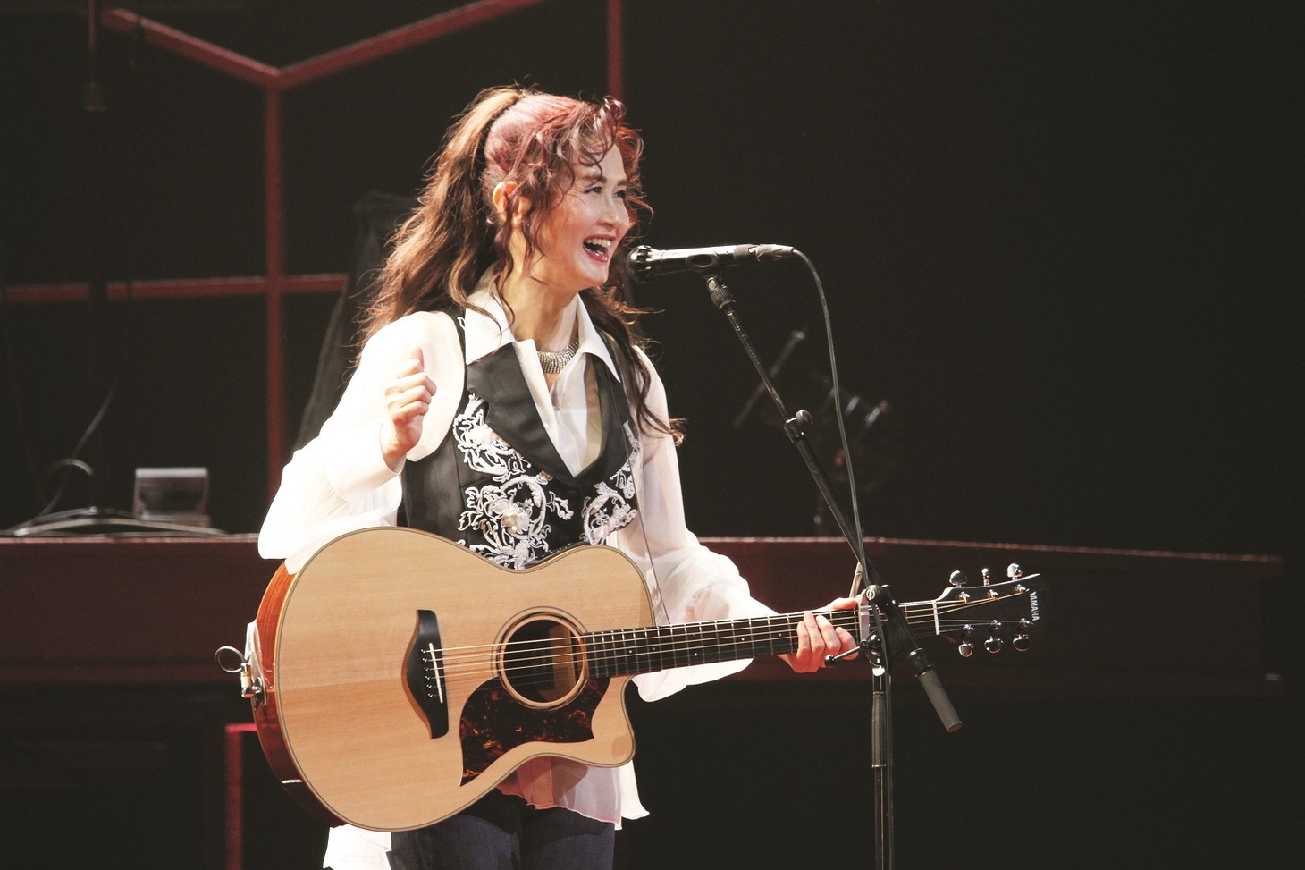 「中島みゆき『縁会2012～3 劇場版』」 (c)2014 Yamaha Music Entertainment Holdings, Inc.
