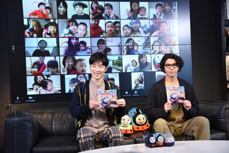 左から後藤淳平、賀来賢人。