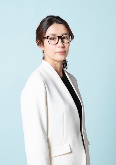 鉄本あさひ役の水野美紀。