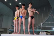 左から富士谷要一役の作間龍斗、坂井知季役の井上瑞稀、沖津飛沫役の高橋優斗。