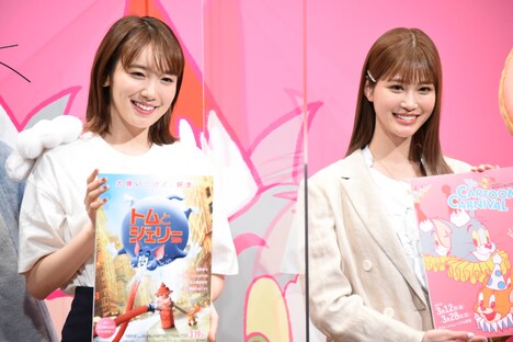 左から飯豊まりえ、生見愛瑠。