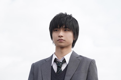 奥平大兼演じる学生時代の刈部純。