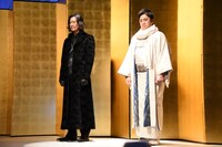 左から豊川悦司、松本幸四郎。