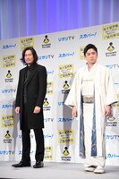 左から豊川悦司、松本幸四郎。