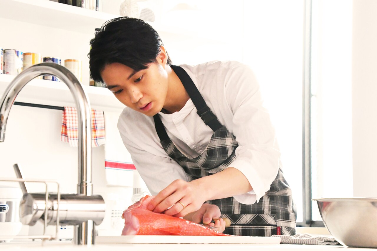 磯村勇斗の完璧主夫姿写した「主夫メゾン」場面カット、メイキング映像も公開