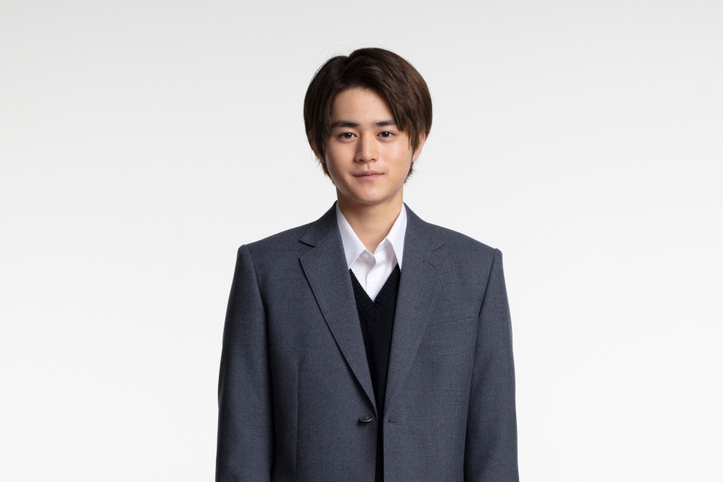 藤井遼を演じる鈴鹿央士。