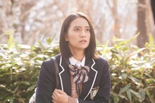 岡田結実演じる飯田直。