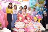 「映画ヒーリングっど▼プリキュア ゆめのまちでキュン！っとGoGo! 大変身!!」完成披露舞台挨拶の様子。左から河野ひより、依田菜津、悠木碧、藤田ニコル、ファイルーズあい、三森すずこ。