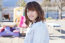 山崎紘菜演じる美馬芽衣子。