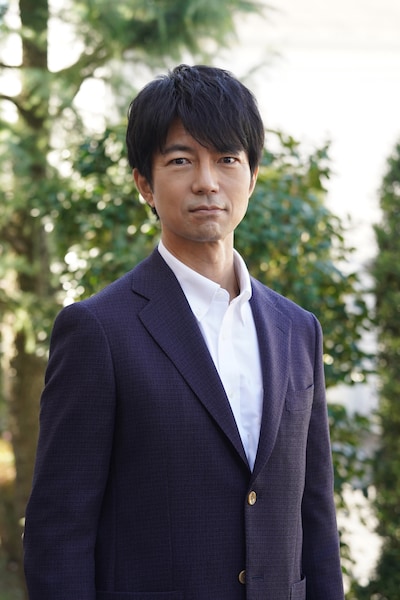 仲村トオル演じる美神始。