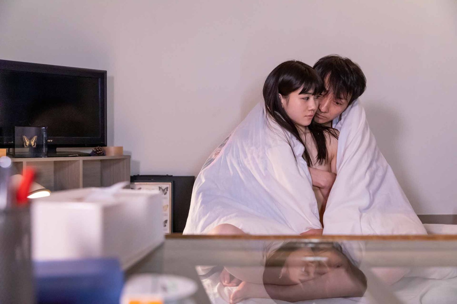 「聖なる蝶 赤い部屋」新場面写真