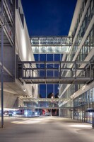 アカデミー映画博物館の歩道橋。（撮影：ジョシュ・ホワイト） JW Pictures / (c)Academy Museum Foundation