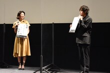 左から瀧内公美、神尾楓珠。