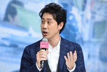 自分が松竹人事部に採点されることに納得がいかない様子の大泉洋。