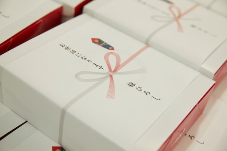 新会社設立に関する取材会で振る舞われた、差し入れのおはぎ。