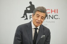 新会社設立に関する取材会での舘ひろし。