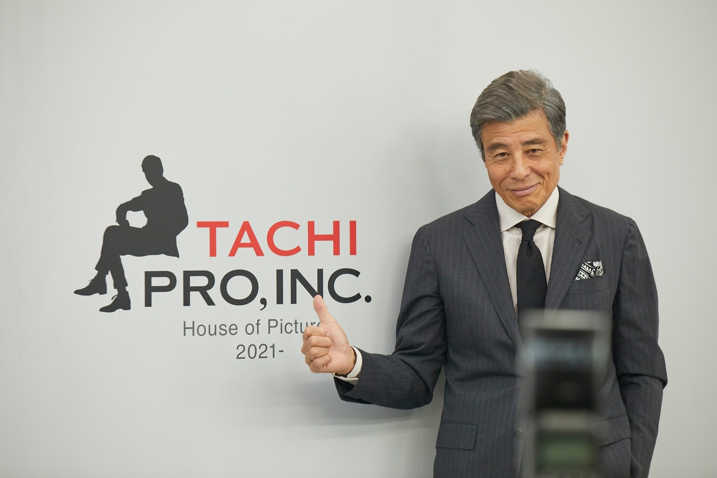 新会社設立に関する取材会での舘ひろし。