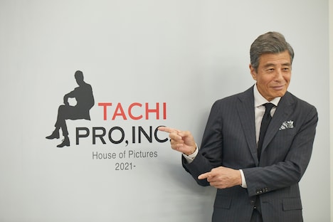 新会社設立に関する取材会での舘ひろし。