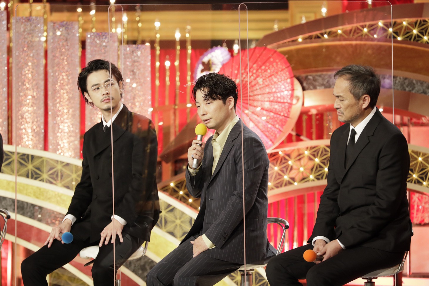 優秀助演男優賞を受けた（左から）成田凌、星野源、渡辺謙。