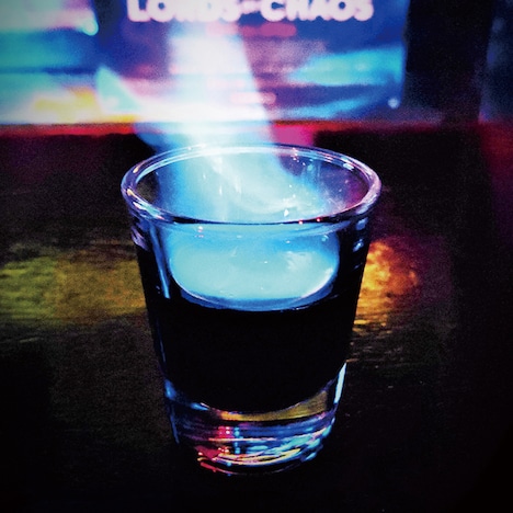 東京・新宿区歌舞伎町のメタルバー「GODZ」で提供されるコラボショット「放火」。