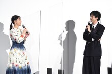 左から清原果耶、成田凌。