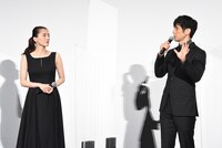 「奥様は、取り扱い注意」公開記念舞台挨拶の様子。