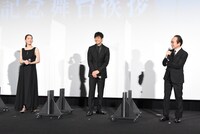 「奥様は、取り扱い注意」公開記念舞台挨拶の様子。