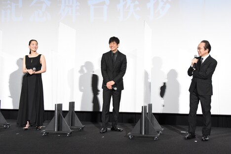 「奥様は、取り扱い注意」公開記念舞台挨拶の様子。