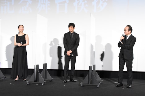 「奥様は、取り扱い注意」公開記念舞台挨拶の様子。