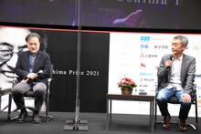 左から黒沢清、大島新。