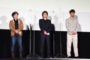 左から羽住英一郎、藤原竜也、竹内涼真。