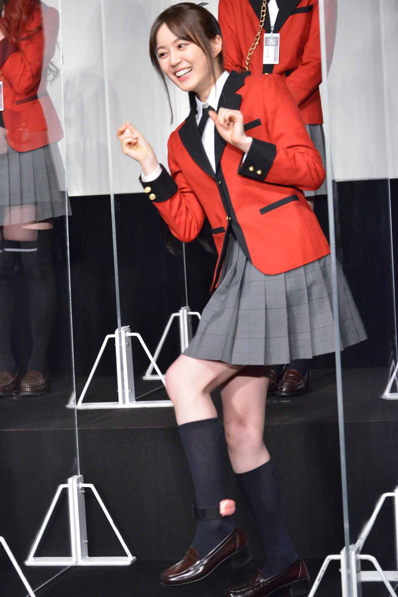 歩数計カウント対決に挑む生田絵梨花。