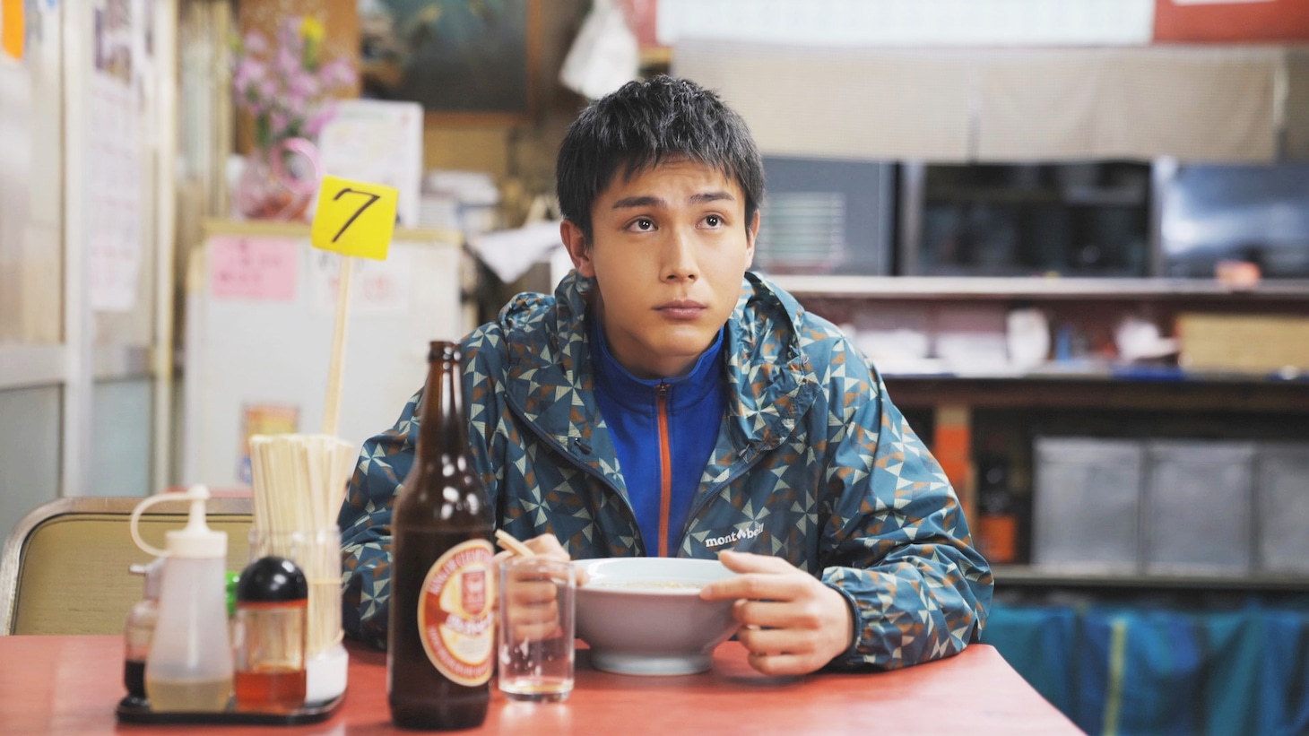 ドラマ「全っっっっっ然知らない街を歩いてみたものの」より、中川大志演じるナカタ。
