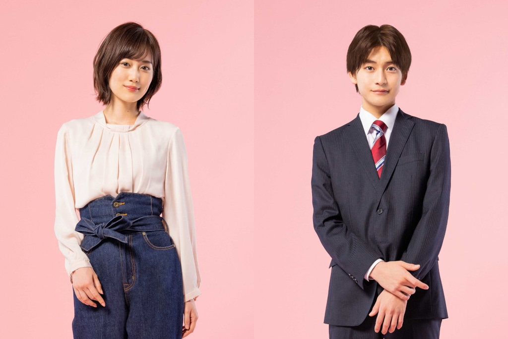 左から山下美月演じる茅野七海、高橋文哉演じる秋葉亮。