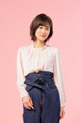 山下美月演じる茅野七海。