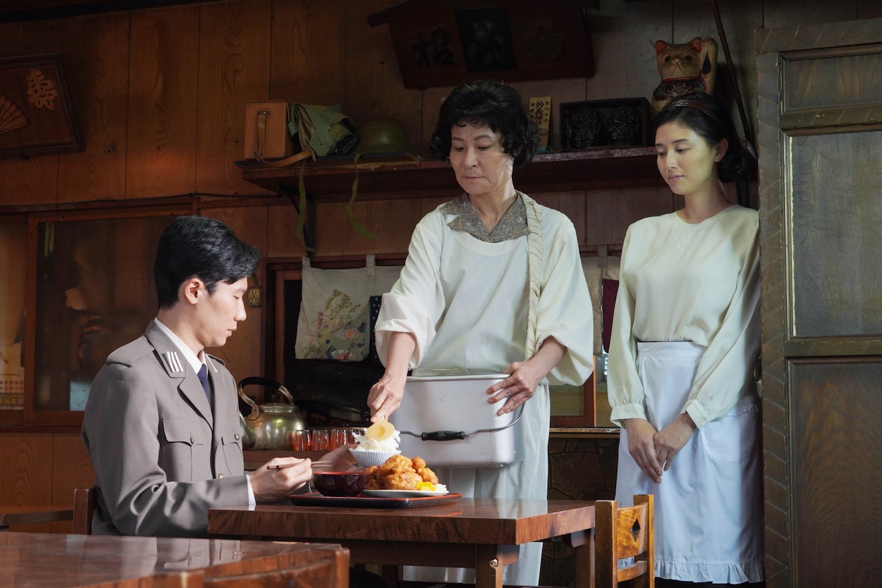 夫に離縁された橋本マナミは…「きまじめ楽隊のぼんやり戦争」本編映像