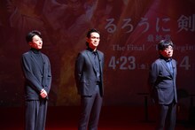 左から高橋一生、江口洋介、大友啓史。